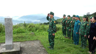 Bộ đội Biên phòng Lạng Sơn giúp người dân người dân phòng chống cháy rừng