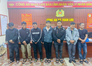 Triệt xóa tụ điểm 'xóc đĩa' trong nhà hoang, bắt quả tang 7 đối tượng