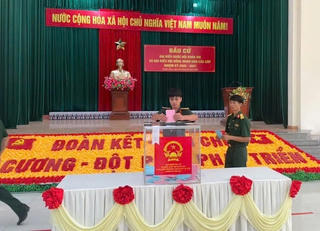 Đơn vị Lữ đoàn Đặc công nước 5 tham gia bầu cử đầu tiên của tỉnh Khánh Hòa