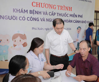 Huế: Khám, cấp phát thuốc miễn phí cho người dân 