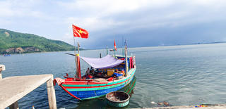 Giữa nhịp ra khơi, ngư dân Hà Tĩnh vẫn hướng về lá phiếu