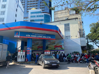 Giá xăng dầu chỉ điều chỉnh tức thời khi biến động từ 15% trở lên