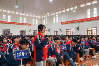 Thanh niên Lạng Sơn tích cực tìm hiểu thông tin bầu cử