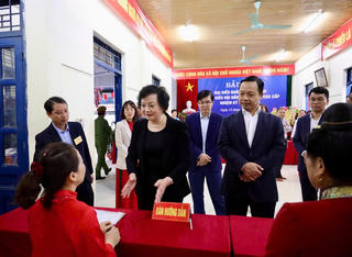 Phó Thủ tướng Phạm Thị Thanh Trà kiểm tra công tác chuẩn bị bầu cử tại tỉnh Điện Biên