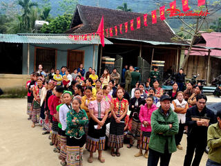 Nghệ An hỗ trợ cử tri già yếu vùng biên bỏ phiếu ngay tại nhà