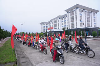 Hơn 400 người tham gia tuyên truyền, cổ động tạo khí thế trước ngày bầu cử ở xã vùng cao Tân Uyên