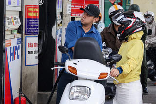 Giá xăng dầu ngày 14/3 giữ nguyên, Quỹ bình ổn tiếp tục được sử dụng