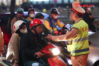 Hà Nội kiểm tra hàng trăm phương tiện, phát hiện nhiều trường hợp vi phạm nồng độ cồn