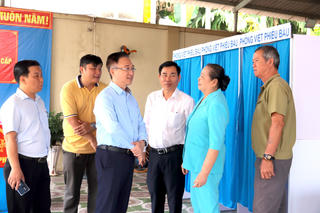 Lãnh đạo TP Hồ Chí Minh kiểm tra công tác bầu cử tại khu vực Bình Dương