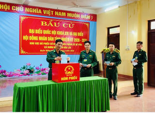 Lá phiếu nơi tuyến đầu biên giới
