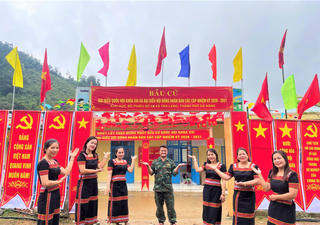 Rực rỡ cờ hoa trong ngày bầu cử ở xã Trà Leng