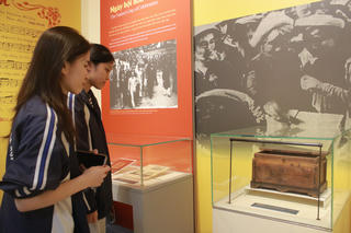 Chiếc hòm phiếu của ngày Tổng tuyển cử đầu tiên