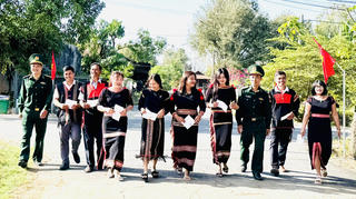 Cử tri xã biên giới Buôn Đôn trong Ngày hội non sông

