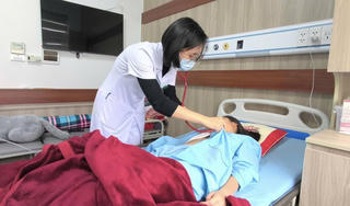 Từ viêm họng tưởng nhẹ, nữ sinh 16 tuổi bị “siêu vi khuẩn” tấn công tim và não