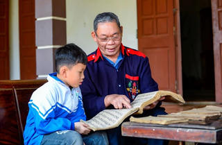 Người giữ hồn chữ Nôm Dao