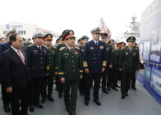 Bộ trưởng Quốc phòng Việt Nam - Trung Quốc dự Lễ khởi hành tuần tra liên hợp trên Vịnh Bắc Bộ 