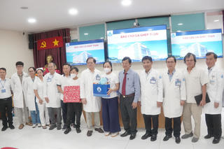 Mẹ hiến thận cứu con trai 14 tuổi: Hồi sinh một sự sống từ tình mẫu tử