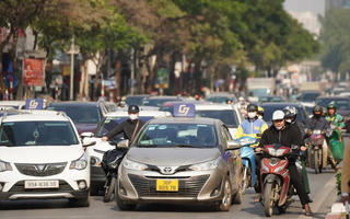 Hà Nội tăng tốc chuyển đổi taxi điện: Chiến lược tiết kiệm năng lượng và an ninh quốc gia