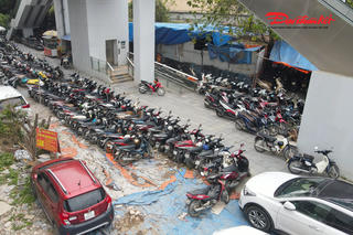 Hàng loạt bãi xe trái phép 'bủa vây' metro Cát Linh – Hà Đông