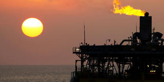 Nguồn cung năng lượng toàn cầu: Bấp bênh tại điểm nghẽn Trung Đông