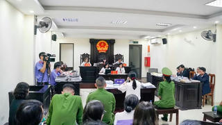 Hầu tòa do thu sai tiền dạy thêm