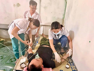 Cấp cứu người đàn ông sốc phản vệ do ong đốt