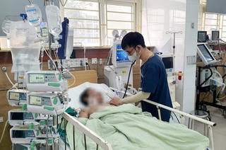 Nguy cơ chết người từ những ly rượu không rõ nguồn gốc