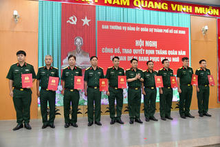 Bộ Tư lệnh TP Hồ Chí Minh thăng quân hàm cho các sĩ quan dự bị