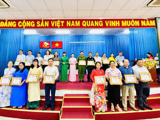 TP Hồ Chí Minh: Khen thưởng gần 300 tập thể, cá nhân xuất sắc trong công tác bầu cử