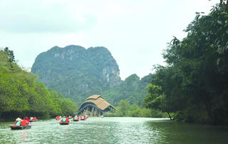 Non nước Tràng An