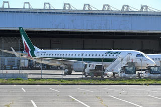 Nhiều sân bay lớn tại Italy hạn chế cung cấp nhiên liệu hàng không