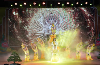 Trang nghiêm nghi lễ tại Lễ hội Quán Thế Âm Ngũ Hành Sơn Đà Nẵng