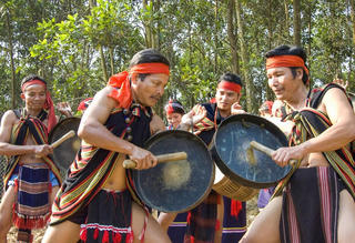 Những điểm tựa vững chãi của đồng bào Co 