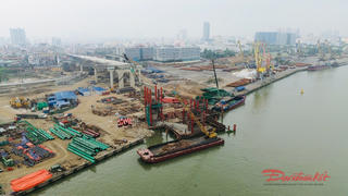 Cận cảnh đại công trường xây dựng cầu dây văng rộng nhất Hải Phòng


