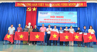 Đà Nẵng: Hải đoàn 21 hỗ trợ, tuyên truyền ngư dân chấp hành pháp luật biển