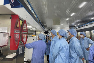 Tăng trưởng hai con số - Lời giải từ đầu tàu kinh tế: Bài 3: Gỡ thủ tục để dòng vốn chảy nhanh