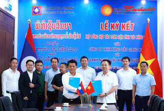 Giang Nam Petrol hợp tác cung cấp dịch vụ xăng dầu với doanh nghiệp Lào