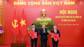Trao các quyết định bổ nhiệm Trưởng Ban Tổ chức Trung ương, Chánh Văn phòng Trung ương Đảng