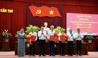 Cần Thơ công bố quyết định của Ban Bí thư về công tác cán bộ