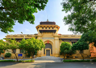 Giữ đại học như “bảo tàng sống”