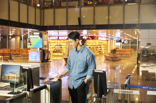 Hành khách đã định danh mức độ 2 VNeID được ưu tiên lối đi riêng tại sân bay Đà Nẵng