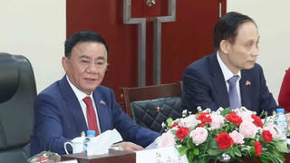 Thường trực Ban Bí thư chứng kiến Lễ trao các văn kiện hợp tác Việt Nam-Lào