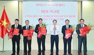 Khánh Hòa: Công bố các quyết định về công tác cán bộ
