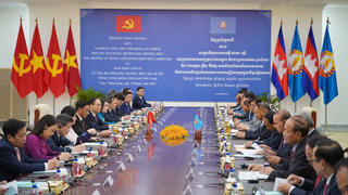 Thường trực Ban Bí thư Trần Cẩm Tú hội đàm với Phó Chủ tịch Đảng Nhân dân Campuchia, Trưởng Ban Thường trực Ban Thường vụ Trung ương Đảng Nhân dân Campuchia