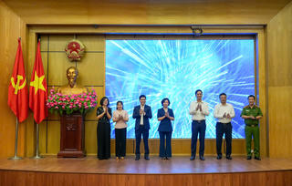 Cán bộ Mặt trận thực chiến cùng AI