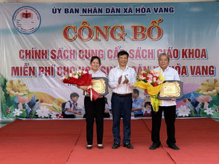 Đà Nẵng: Hòa Vang là xã đầu tiên cả nước cung cấp sách giáo khoa miễn phí cho học sinh