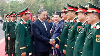 Xây dựng lực lượng vũ trang Quân khu 1 vững mạnh toàn diện, đáp ứng yêu cầu mới