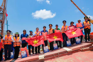 Đoàn công tác TP Hồ Chí Minh thăm, động viên lực lượng làm nhiệm vụ nơi tuyến đầu Tổ quốc