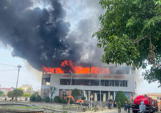 Cháy tại cơ sở chế biến gỗ ở Hà Tĩnh