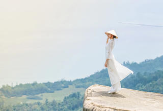 Đi tìm 100 “điểm chạm”